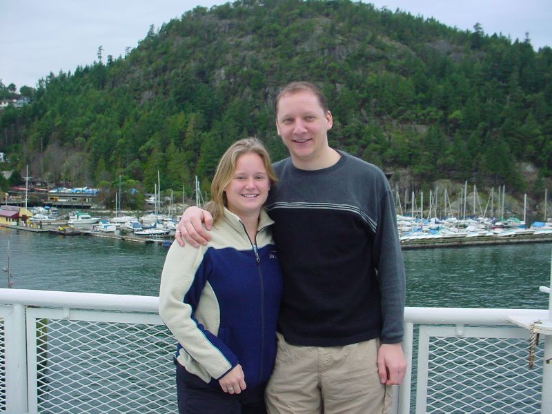 02_JasonAndGillianOn.JPG (800x600) 93.39KB Jason and Gillian on the ferry