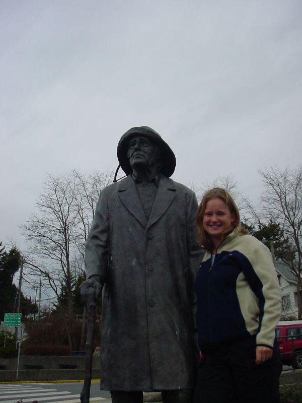10_GillianAndTheFounder.JPG (600x800) 52.16KB Gillian and the founder of Gibsons