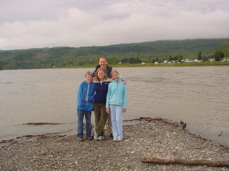 DSC00105.JPG (800x600) 93.03KB Jason and 3 of the 4 Penhale sisters