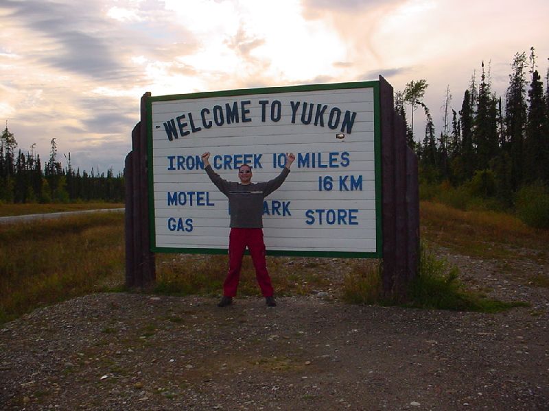 DSC00180.JPG (800x600) 81.69KB we made it to the Yukon!