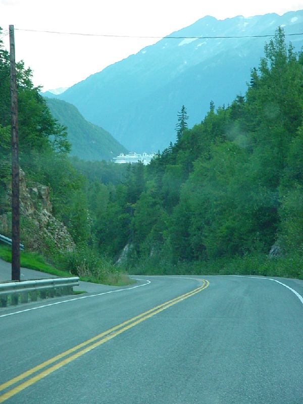 DSC00285.JPG (600x800) 72.40KB first view of Skagway