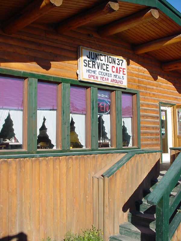 DSC00314.JPG (600x800) 92.63KB Junction 37 Cafe - a great place to warm up after a freezing night