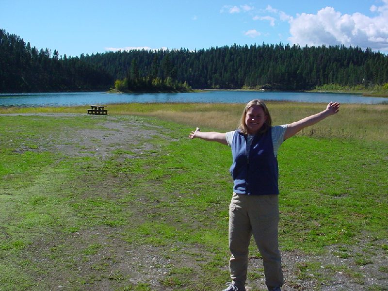 DSC00372.JPG (800x600) 105.52KB Gillian at Blue Lake