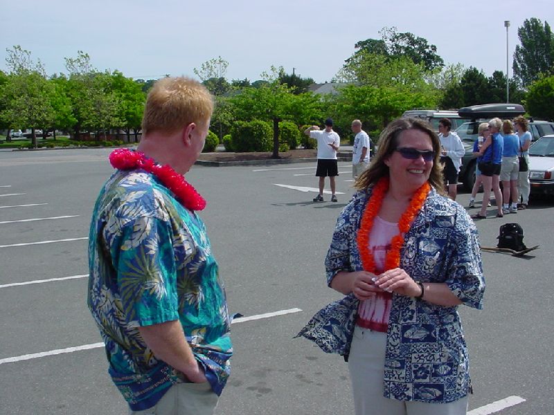 01_JohnBeverlyInParkingLot.JPG (800x600) 103.02KB John and Beverly In Parking Lot