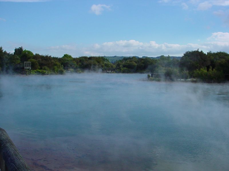 02-RotoruaThermalLake.JPG (800x600) 41.05KB 2 - Rotorua Thermal Lake