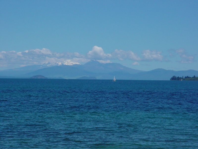 15-LakeTaupo.JPG (800x600) 54.13KB 15 - Lake Taupo