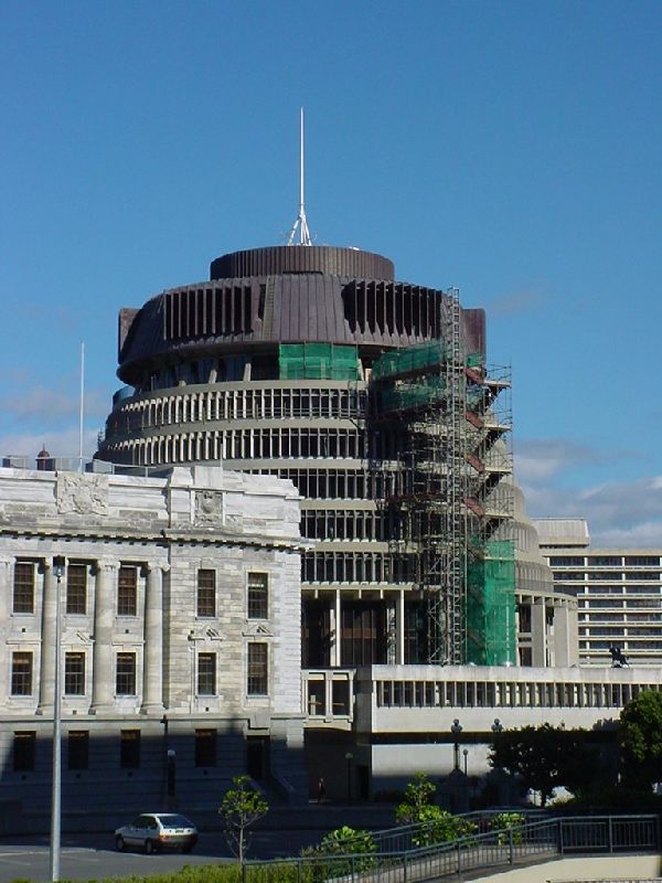22-RearOfBeehive.JPG (600x800) 83.69KB 22 - Rear Of Beehive