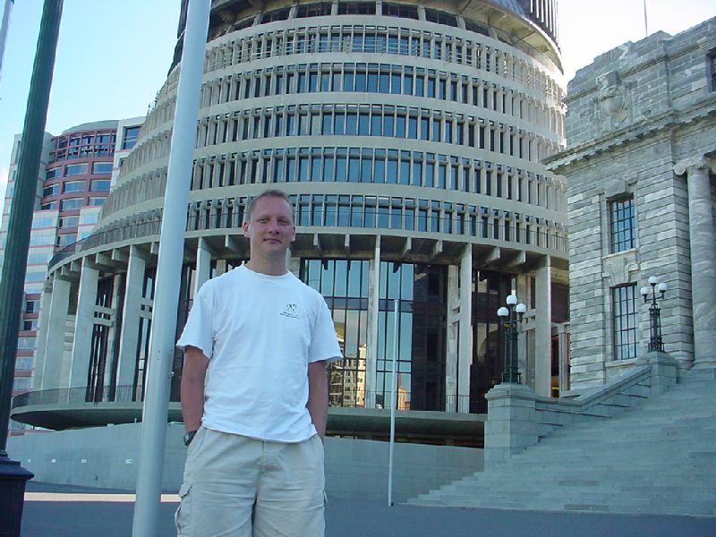 24-JasonInFrontOfBeehive.JPG (800x600) 103.82KB 24 - Jason In Front Of Beehive