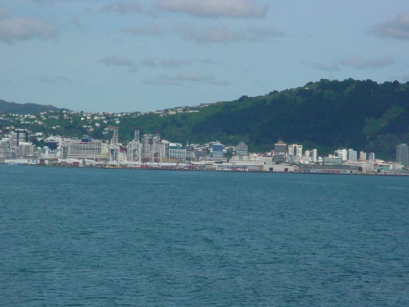 35-WellingtonHarbourFromFerry.JPG (800x600) 69.71KB 35 - Wellington Harbour From Ferry