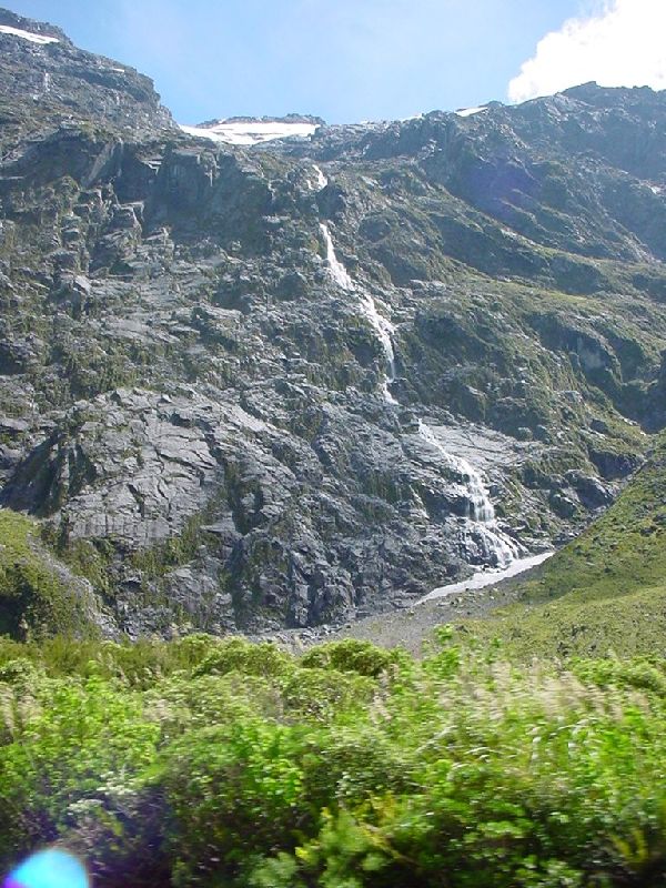 86-SideValleyMilfordSound.JPG (600x800) 141.20KB 86 - Side Valley Milford Sound