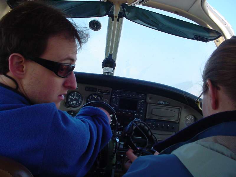 DSC00005.JPG (800x600) 38.63KB Moik and Anna going through the pre-flight checklist