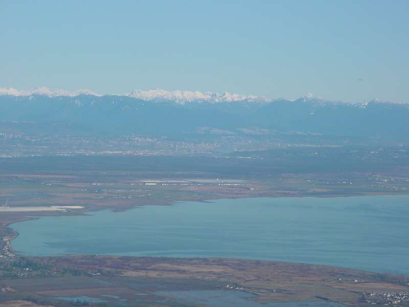 DSC00010.JPG (800x600) 24.21KB Looking along the Fraser River
