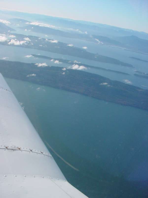 DSC00016.JPG (600x800) 19.57KB Southern Gulf Islands with just a hint of clouds