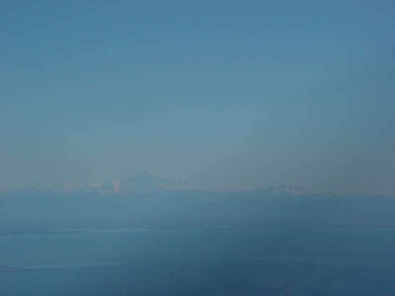 DSC00032.JPG (800x600) 10.32KB Mount Baker (seen faintly through the propeller)