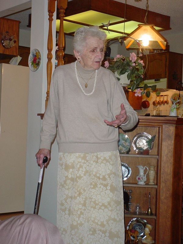 08_GrandmaWithoutHerGlasses.JPG (600x800) 79.77KB Grandma without her glasses!