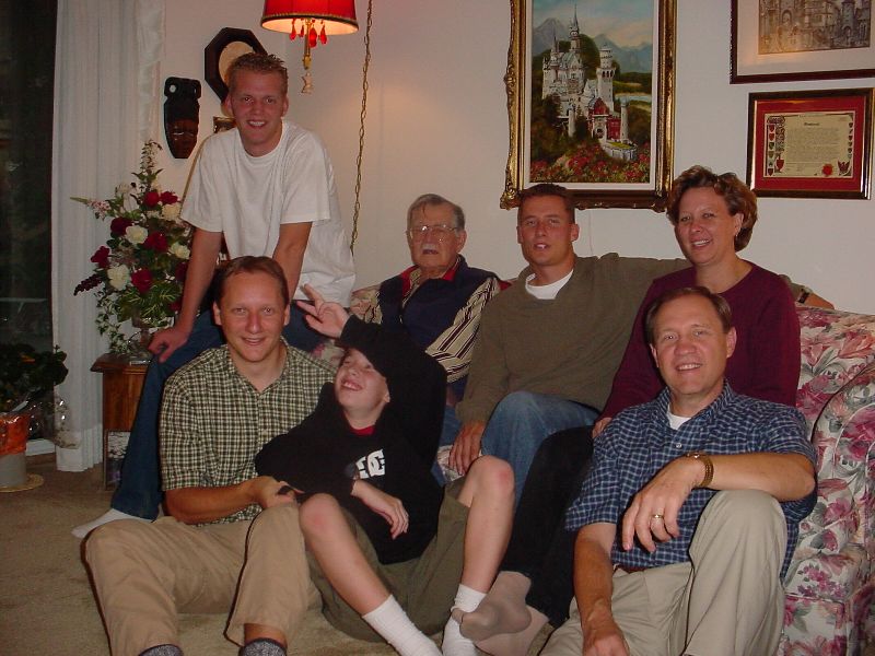 11_JoshGrandpaScottNancy.JPG (800x600) 89.43KB Josh, Grandpa, Scott, Nancy, Jason, Jeremy and Vern