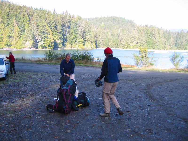 002_TovaAndGillBefore.JPG (800x600) 109.70KB Tova and Gill before the river crossing