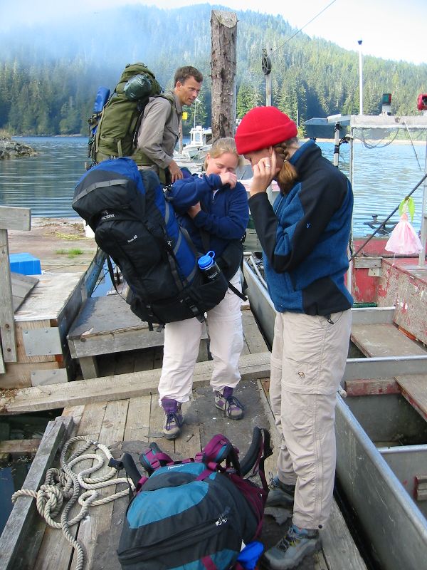005_TovaGillAndWill.JPG (600x800) 111.49KB Tova, Gill and Will ready to load for the southern crossing