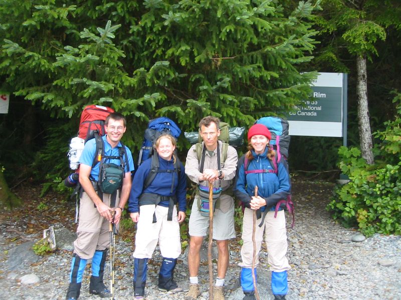 006_RogierGillianWillAnd.JPG (800x600) 125.22KB Rogier, Gillian, Will and Tova all nice and clean and smiling!
