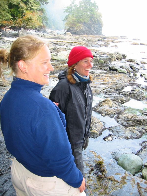 021_TovaAndGillianEnjoying.JPG (600x800) 120.06KB Tova and Gillian enjoying the fresh air