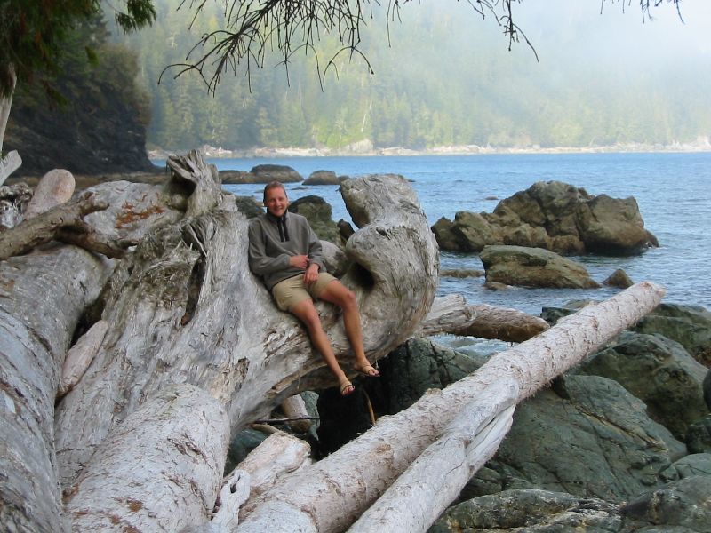 022_JasonAtTrasherCove.JPG (800x600) 107.10KB Jason at Trasher cove, in the hand of driftwood.