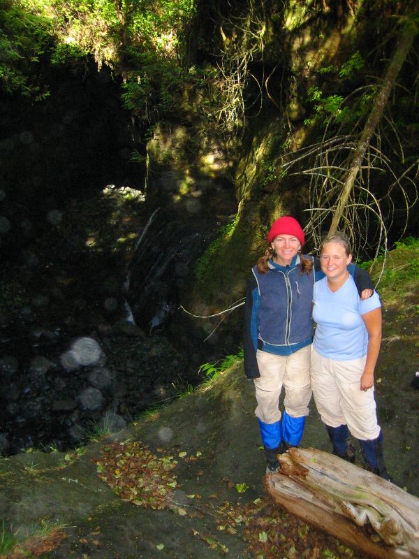 043_TovaAndGillianAt.JPG (600x800) 109.92KB Tova and Gillian at the hidden waterfall grotto