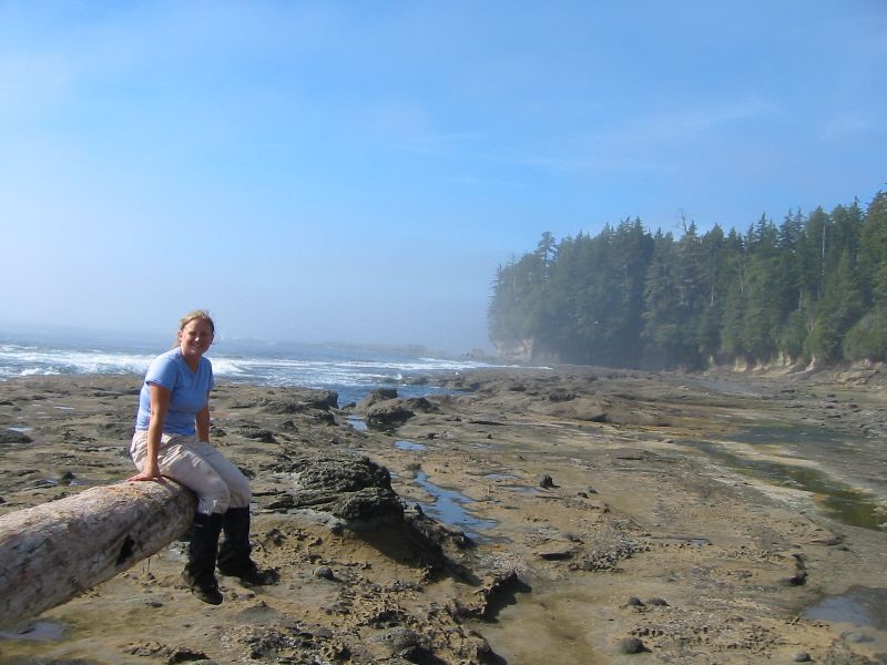 052_GillianAlongTheSandstone.JPG (800x600) 72.92KB Gillian along the sandstone shelf area